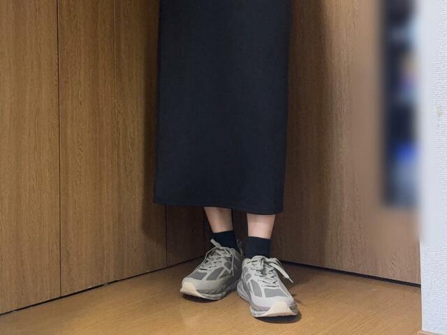 【ワークマン　トレックシューズエンリル】キレイめな黒スカートとの相性も抜群です◎