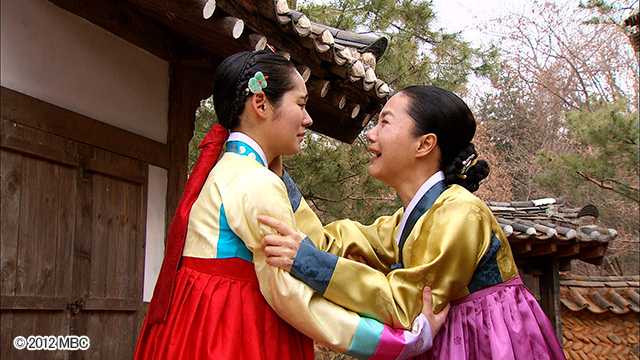 『太陽を抱く月』　© 2012 MBC