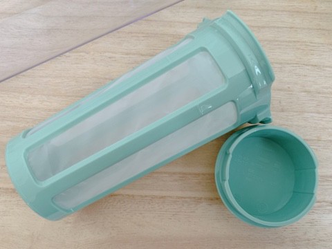 【カルディ 水出しドリンクボトル1.1Ｌ】フィルターも蓋付き