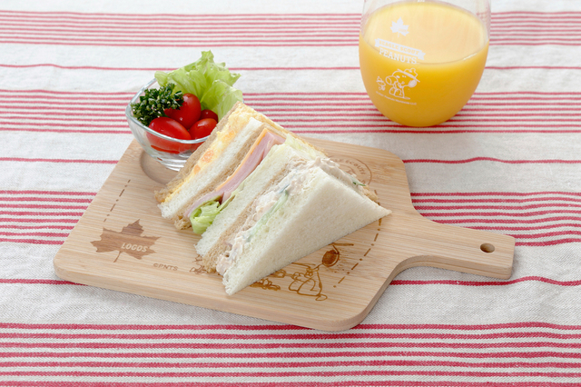 まな板としてだけでなく、プレートとして使用すればおしゃれでかわいい食卓に！