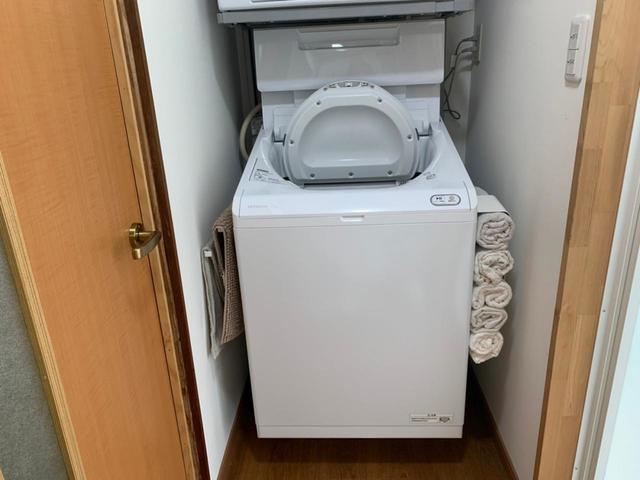 【山崎実業「tower」シリーズ収納活用後】洗濯機周りがスッキリ！