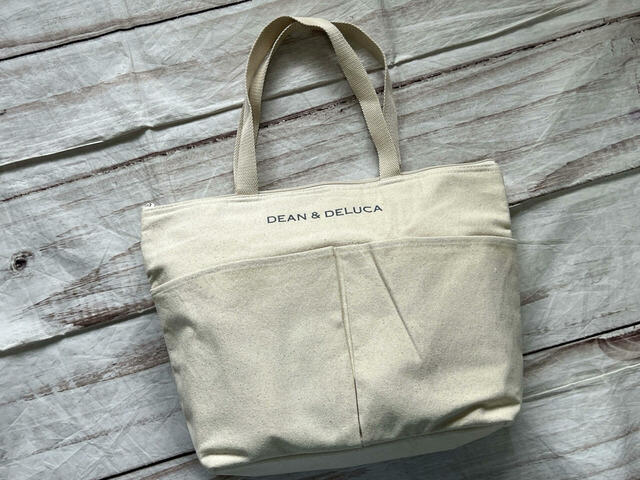 トートバッグにモノを入れてみました!