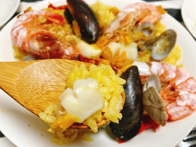 【マルケー 魚介のパエリア】それぞれの具材の美味しさがしっかり活かされていて美味!