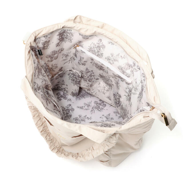 【Francfrancの2024年秋バッグ売上ランキング 1位】「クラシックフラワー トラベルバッグ」6,900円（税込）