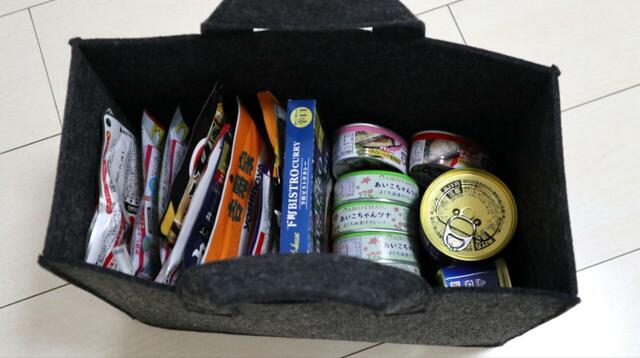 【無印良品 持ち運べるフェルトファイルボックス・ワイド】キッチンではレトルトや缶詰のストック収納としても活躍◎