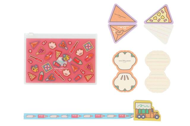 ステーショナリーセット 1,200円｜東京ディズニーリゾート パークモチーフグッズ｜販売店舗：東京ディズニーランド「グランドエンポーリアム」、東京ディズニーシー「イル・ポスティーノ・ステーショナリー」｜発売日：2025年12月11日（木）