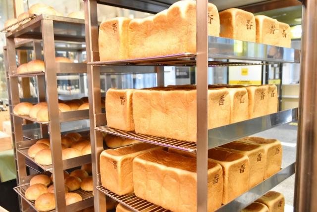 焼きたての食パンから、まるでクッキーのような甘い香りがふわぁ～っと広がる！／俺のBakery