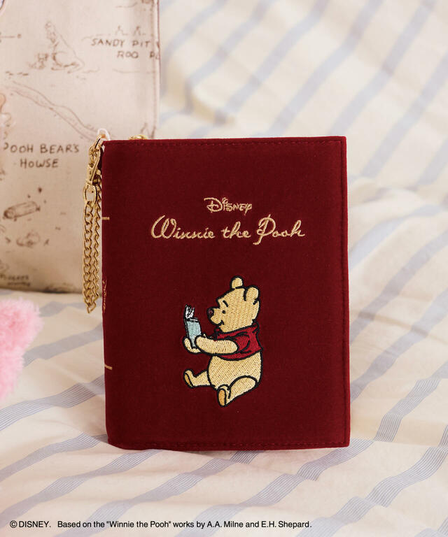 ブック型ポーチ 5,500円|Maison de FLEUR ディズニーコレクション「くまのプーさん」