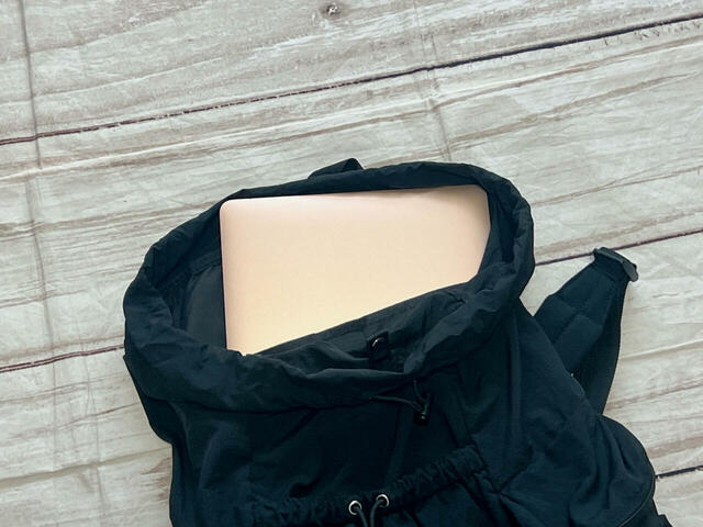 背面のポケットにぴったり入ります