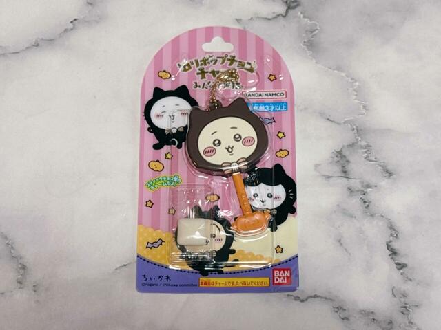 「ロリポップチョコチャーム ちいかわ みんなで黒猫」税込330円