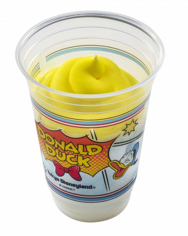 ドナルドダックのハーモニーフロスティ(ラムネ&ヨーグルト) 700円|提供店舗:東京ディズニーランド 「トゥーントーン・トリート」|東京ディズニーリゾート夏のひんやり冷たいメニュー