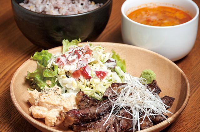 神田・厳選「肉ランチ」／まる豚　牛ロースステーキランチ 680円