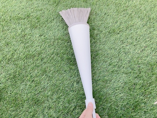 【カインズ 立つほうき】手元のスイッチで穂を出し入れできます