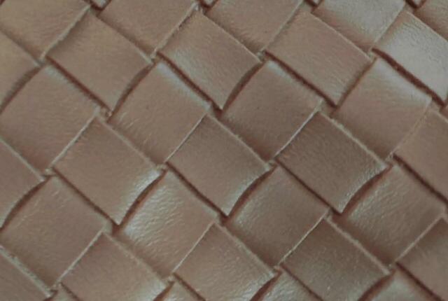 編み込みデザインは、対人運アップにもいいかも?