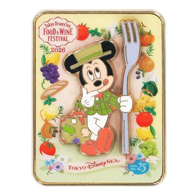 ピンバッジ 1,400円｜「東京ディズニーシー・フード＆ワイン・フェスティバル」スペシャルグッズ｜販売店舗：東京ディズニーシー「スチームボート・ミッキーズ」｜発売日：2026年4月8日（水）