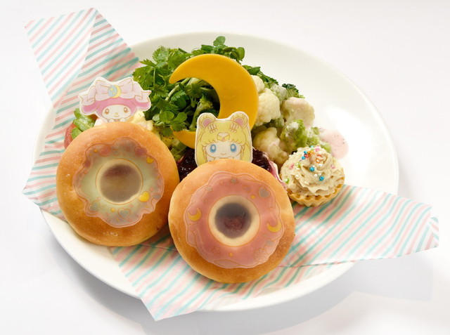 【フード】セーラームーンとマイメロディのぴょこっと顔出し☆バーガー　© 武内直子 ・ PNP ・ 講談社 ・ 東映アニメーション ©1976, 2018, SANRIO CO., LTD.