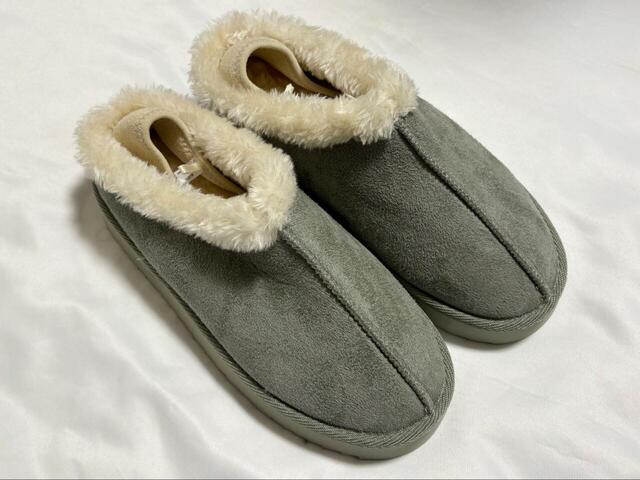 【ワークマン　レディースかかと踏めるムートン風シューズ】ブラック、ベージュ、グリーンの3色展開。薄いくすみカラーです