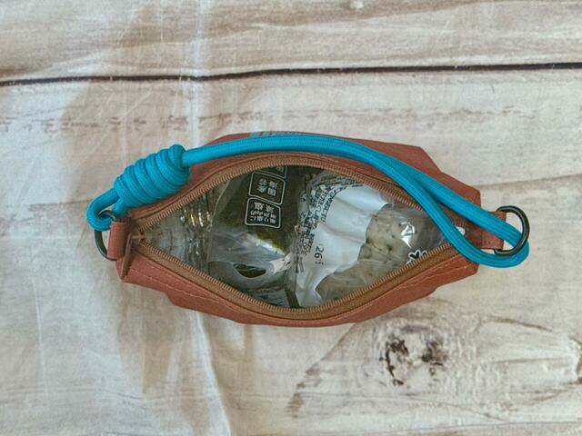 コンビニのおにぎりが2個入る大きさ