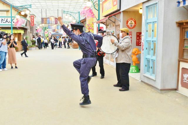 【西武園ゆうえんち】しかしよく踊るお巡りさんだなー