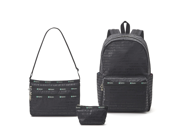 左【クインバッグ】H19×W27×D5cm ￥10,000+tax 中【スモール スローンコスメティック】H10×W13×D5cm ￥3,500+tax  右【カーソン バックパック】H44×W29×D15cm ￥24,000+tax ※全12型展開