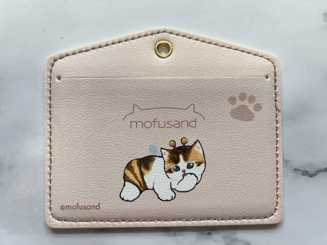 柔らかい印象のベージュにミツバチにゃんデザインも展開されています♪