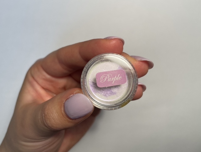 【セリア オーロラパウダー 2P】今回はパープルを使います