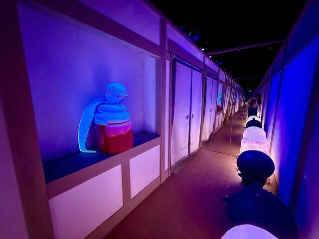 なんと蛇の置物もしっかり再現！漫画に登場した怪しげな歌も聞こえてきます…！