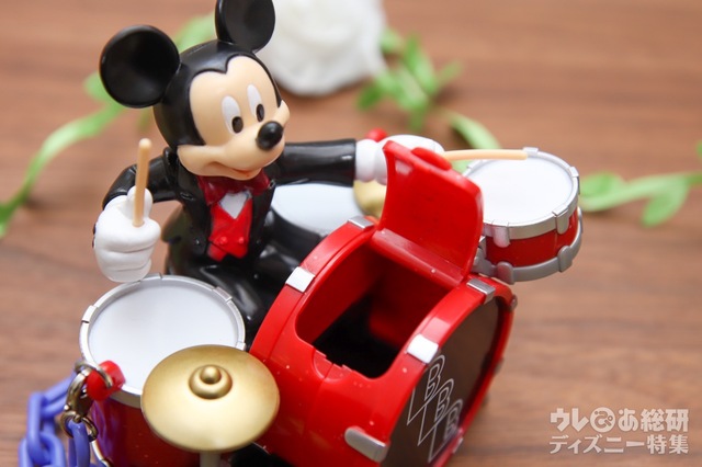 カラフルチョコレート、ミニスナックケース付き ¥950