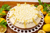 キル フェ ボン青山限定「レモンのショートケーキタルト」piece ￥756、whole（25cm）￥7,560