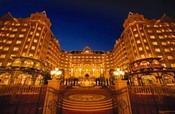 東京ディズニーランドホテル 外観（夜景）