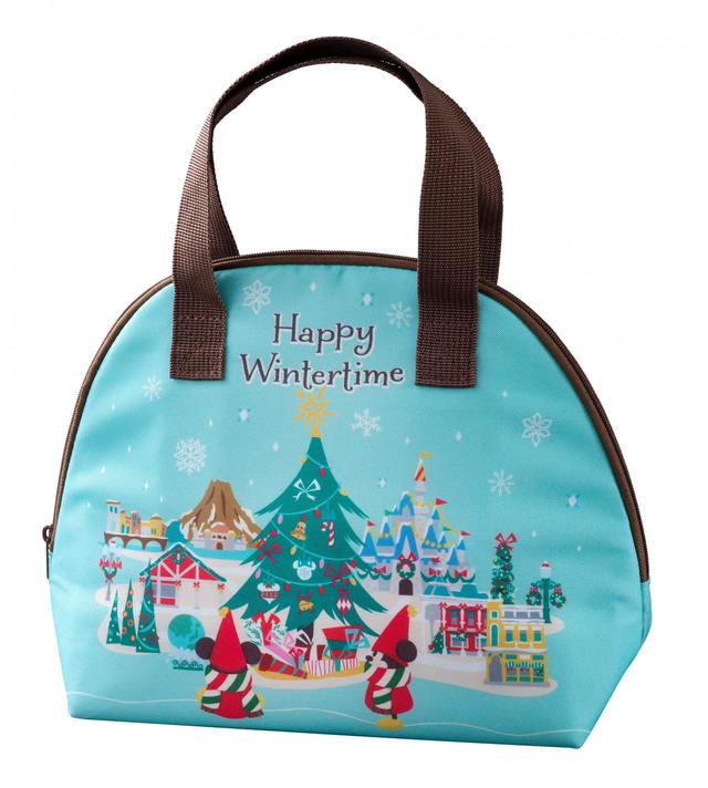 シェフのおすすめメニュー：パストラミビーフサンド(クリーミーキノコソース＆チーズ)スープ＆デザートセット、スーベニアランチケース付き 3,030円｜ドックサイドダイナー｜東京ディズニーリゾート「ディズニー・クリスマス」スペシャルメニュー