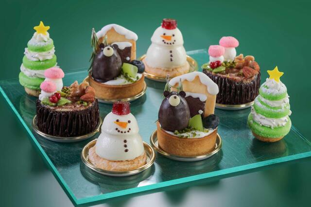 「スタンド2段目」<期間:2024年11月1日〜11月30日>【スノーマンやトナカイのスイーツ、フィンランドのクリスマス料理も楽しめる「クリスマスアフタヌーンティー」】