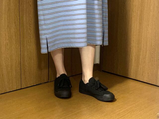 【無印良品 疲れにくい撥水スニーカー】カジュアルなポロシャツワンピースと合わせてみました