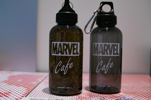 『MARVEL』ティーボトル 単品:699円/ボトル&チャーム付き+1,200円