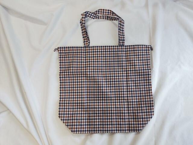 裏面はロゴタグなし