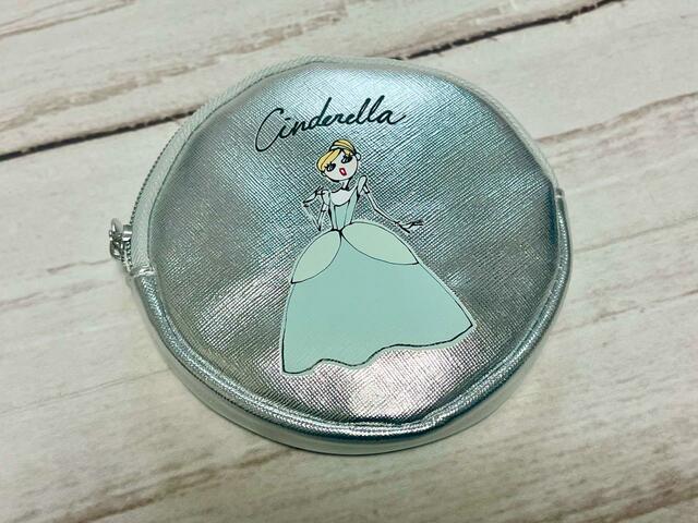 ポーチにはエコバッグがぴったり収まります！