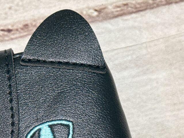 【カルディ　くろねこコインケース】フェイクレザー調の高級感たっぷりな生地！