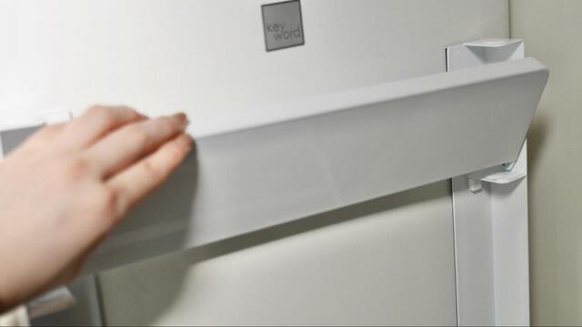 【tower 洗濯機横マグネット折り畳み棚 2段 タワー】軽い力で簡単にたためます