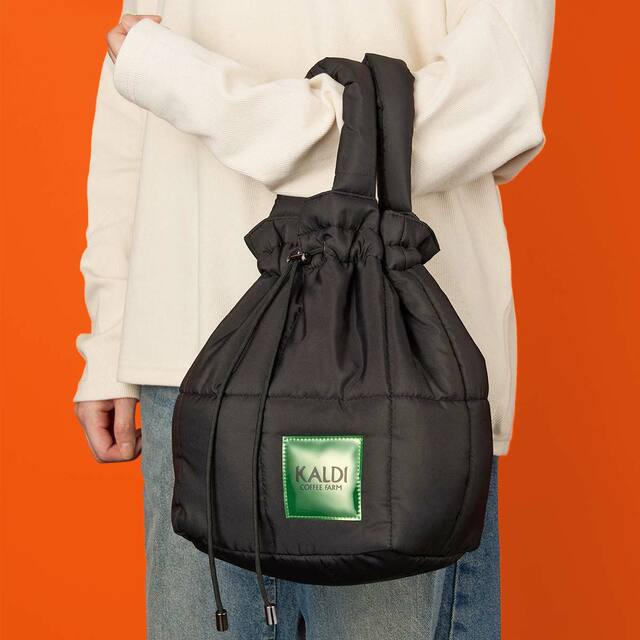 【カルディ2026福袋/オンラインストア限定プレミアムコーヒー福袋】トートバッグとしても巾着としても使えるキルティングバッグ付き♪