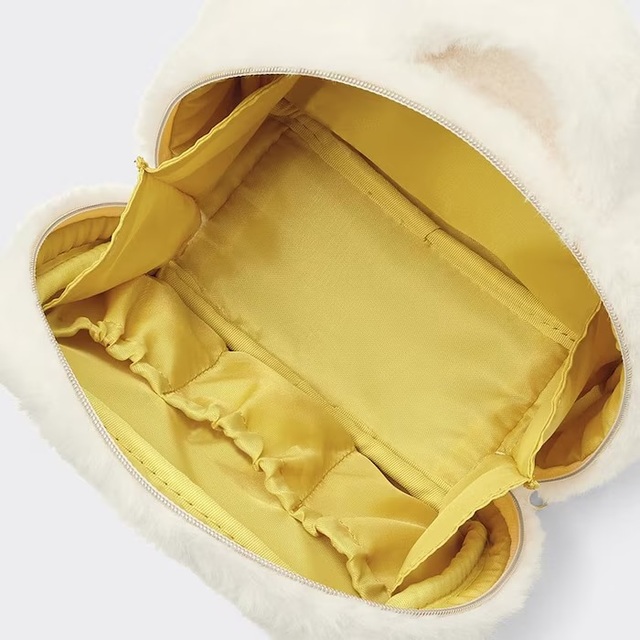 フェイクファーポーチ 1,490円|GU「ポケピース」コレクション