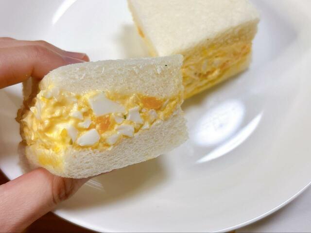 【TULLY'S たっぷりタマゴサンド セット】玉ねぎの食感がアクセントになっています