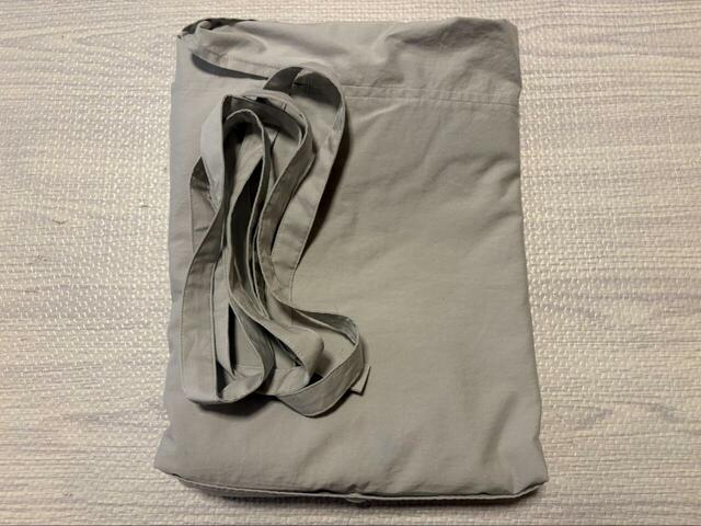 【Uniqlo U コットンシャツワンピース/ノースリーブ】シワになりにくい素材で、たたんで持ち歩いても型崩れしにくいのが◎！旅行にもおすすめです