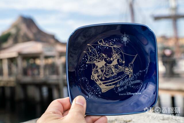 キャラメル＆チョコケーキ、スーベニアプレート付き 900円