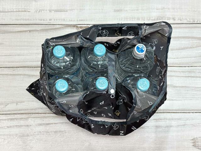 2Lペットボトルが6本収納できる大容量サイズ！