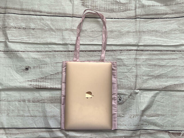 なんと13インチのMacBook Airが収納できます！