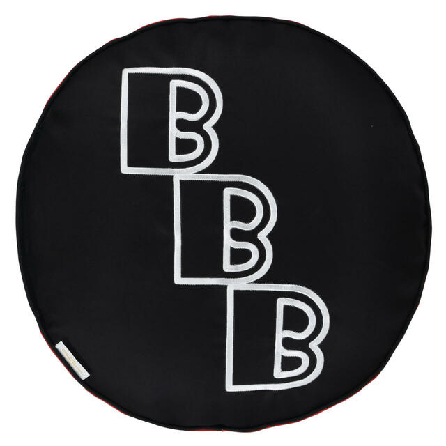 クッション 4,000円|東京ディズニーシー「ビッグバンドビート」グッズ|販売店舗:東京ディズニーシー「エンポーリオ」|発売日:2025年7月1日(火)