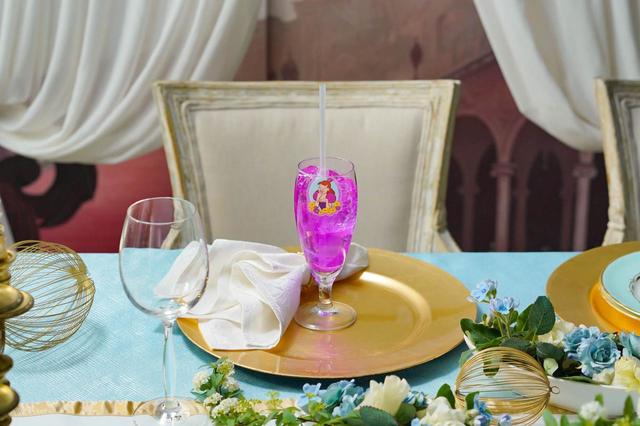 ＜アナスタシア＞甘酸っぱいチェリー風ソーダ 869円