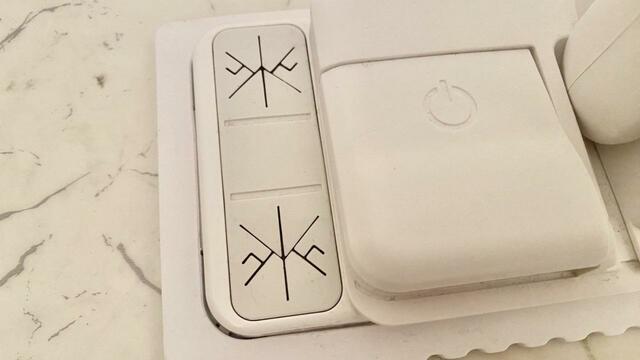 【アイリスオーヤマ　電動フロアワイパー】シートやクロスを挟む部分