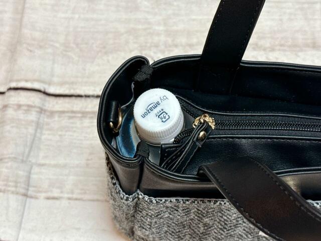 550mlのペットボトルを立てて収納すると、少し蓋が飛び出す感じに。気になる場合は、横に倒して入れるのがおすすめ！