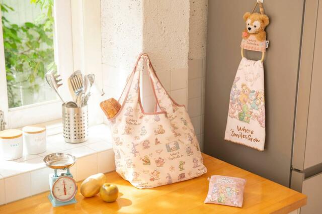 ダッフィー&フレンズの「ウェア・スマイルズ・グロウ」グッズ|東京ディズニーシー|発売日:2024年7月1日(月)